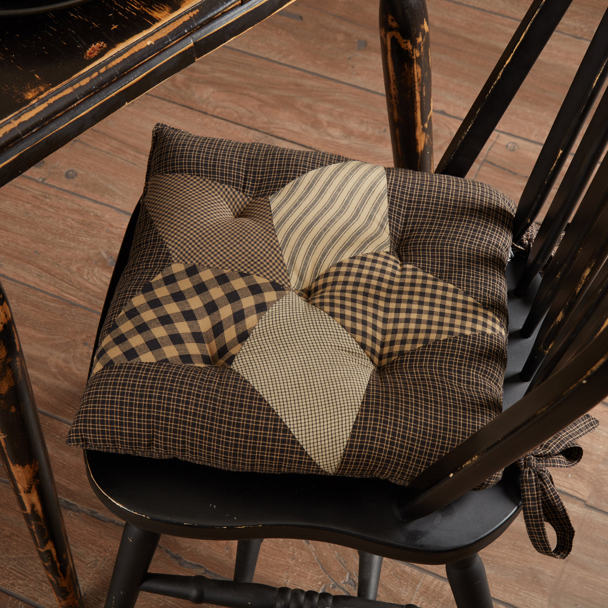 Farmhouse Star 14 Inch Chair Pad