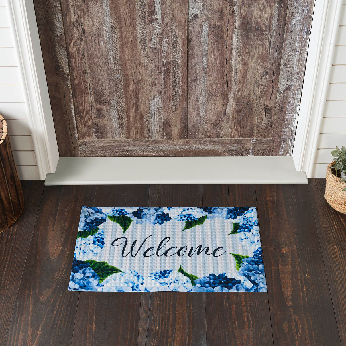84280-Finders-Keepers-Hydrangea-Welcome-Nylon-Rug-Rect-17.5x29.5-image-1