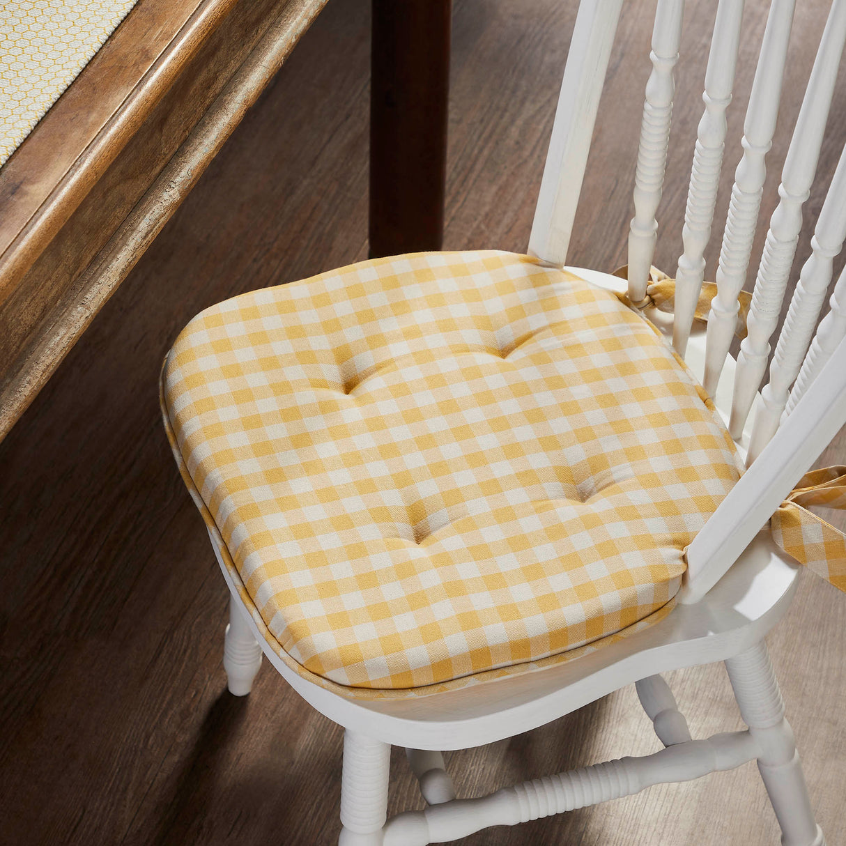Buzzing Bees Golden Honey Check 16.5x18 Inch Chair Pad