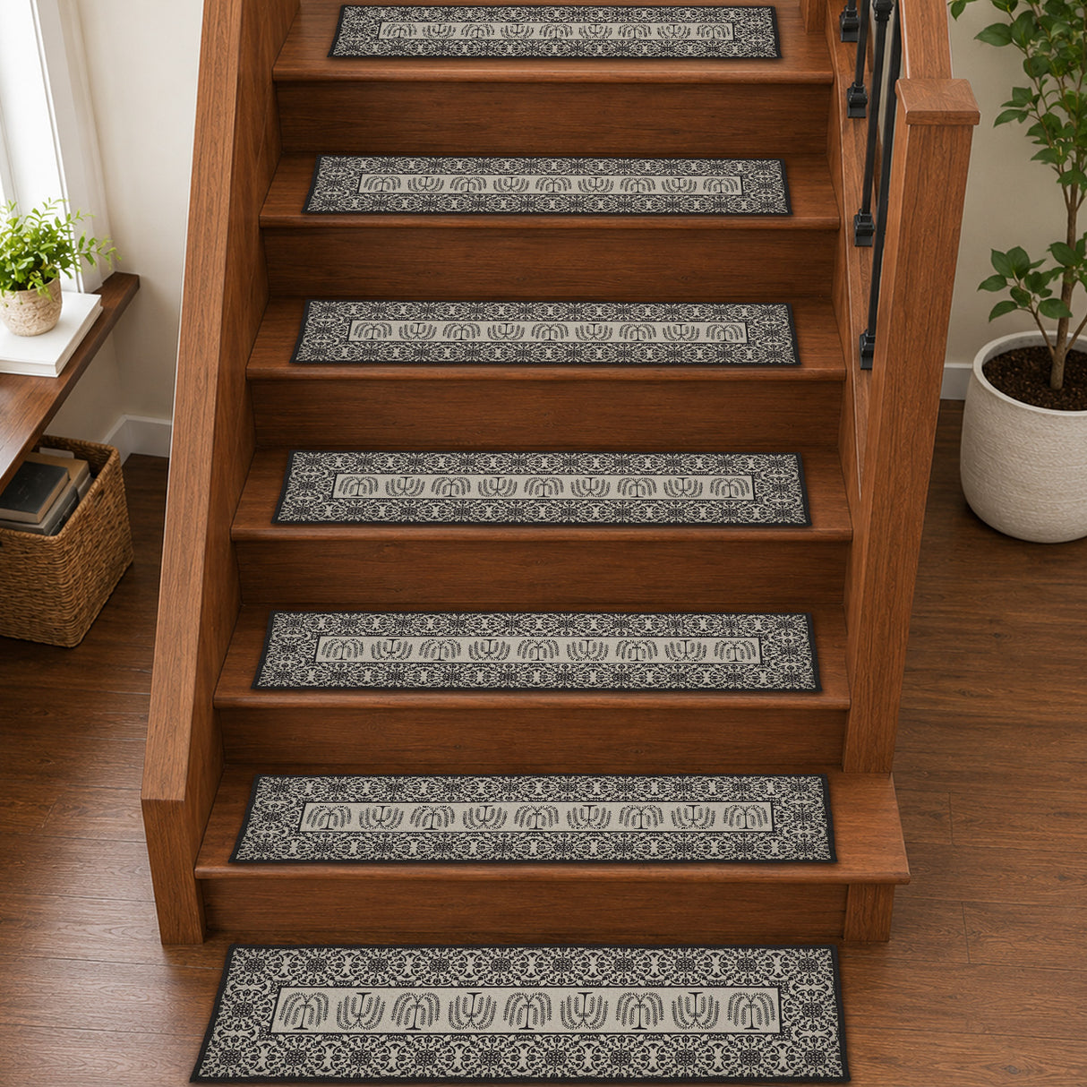 Custom House Black Tan Jacquard Polyester Stair Tread Rect Latex 8.5x27, Set of 7