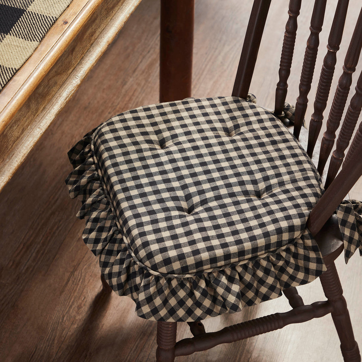 Black Check Ruffled 16.5x18 Inch Chair Pad
