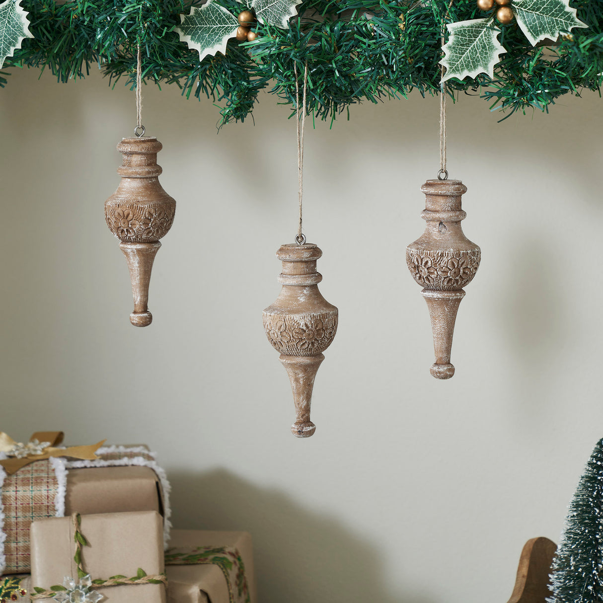 Rustic Finial Ornament Feathered Finish Set of 3 6.5x2.5x2.5