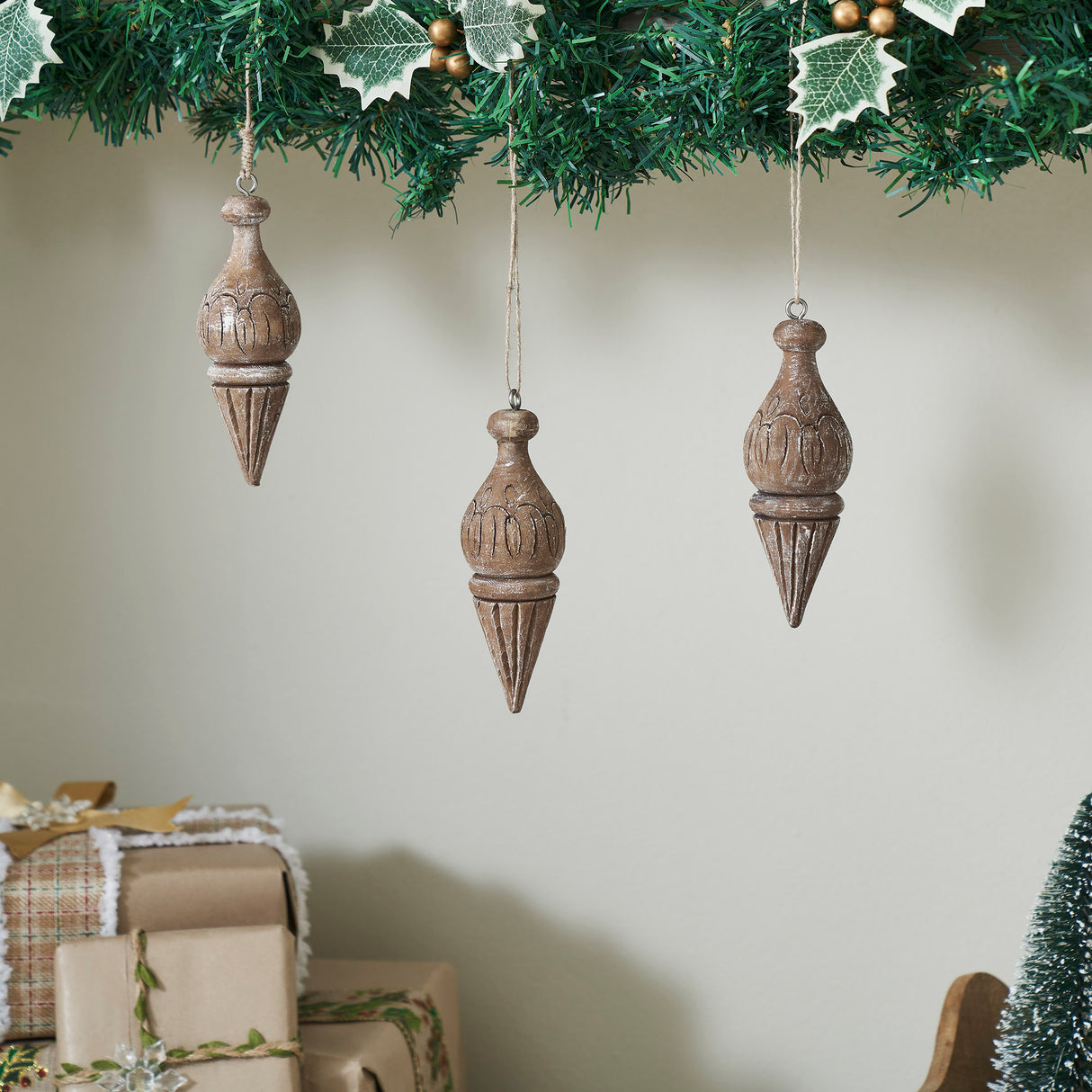 Cottage Finial Ornament Feathered Finish Set of 3 5.5x2x2