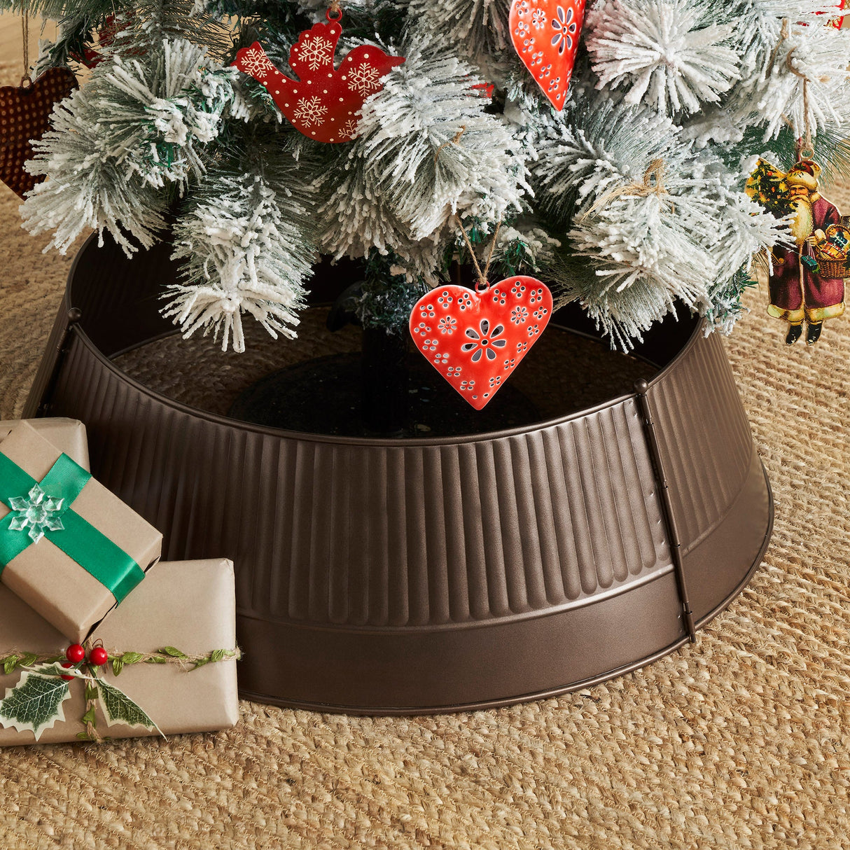 Ribbed Metal Tree Collar 7.5x24x24