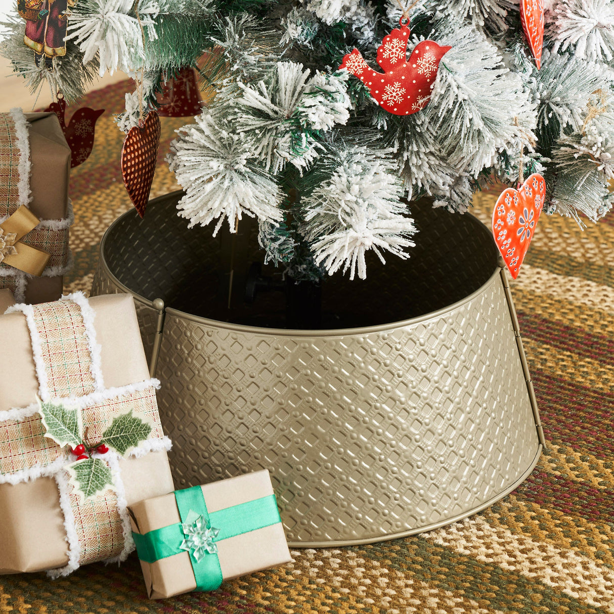 Lattice Metal Tree Collar