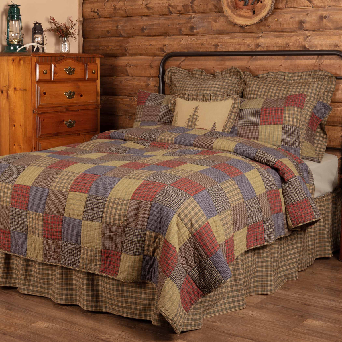 Cedar Ridge 4PC Cedar Green Bedding Set King (1 Quilt, 2 Shams, 1 Bedskirt)