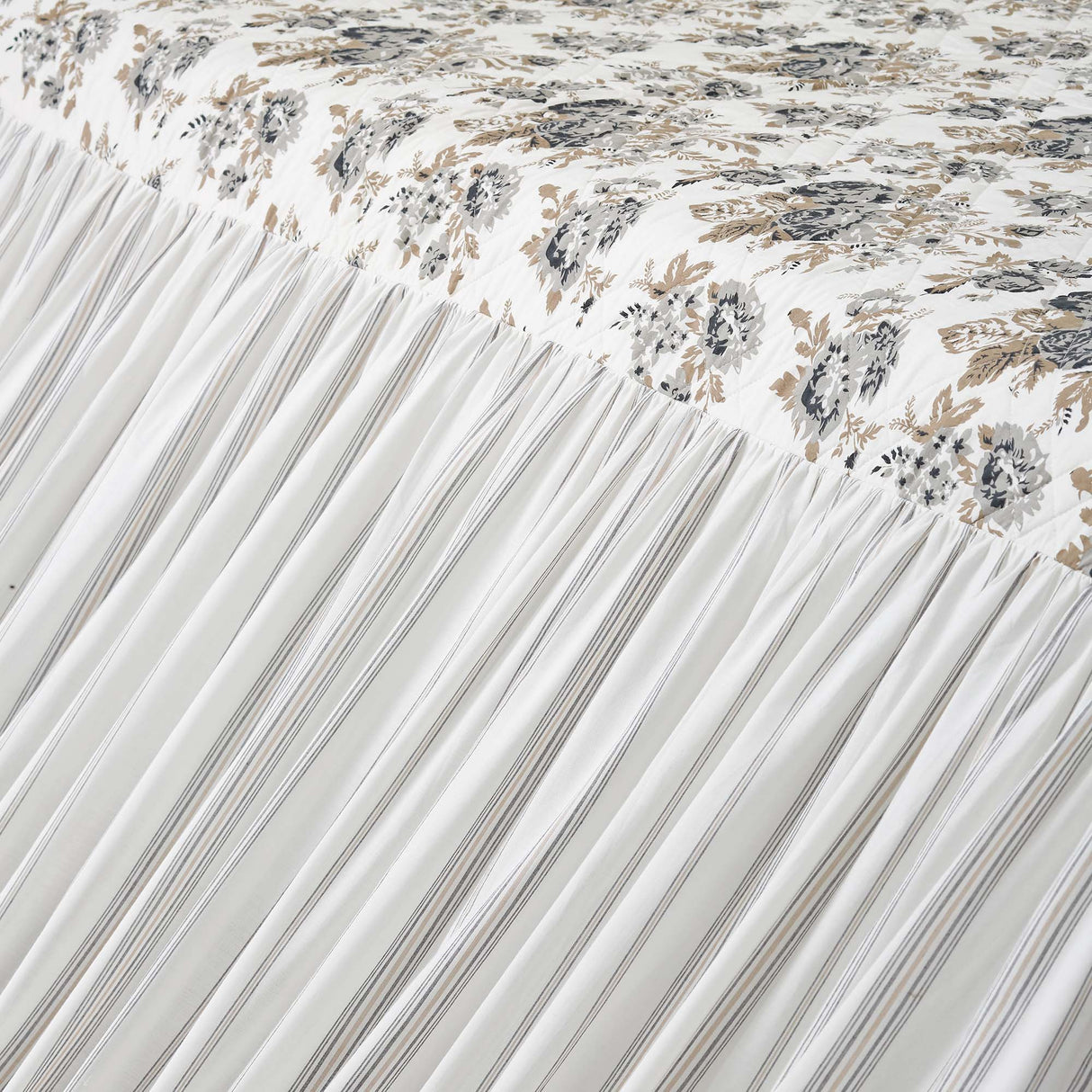 70012-Annie-Portabella-Floral-Ruffled-Queen-Coverlet-80x60-27-image-6