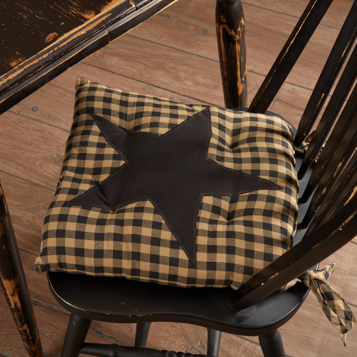 Black Star 15 Inch Chair Pad