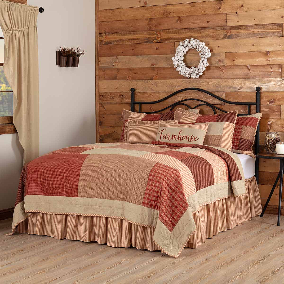 Rory Schoolhouse Red Queen Quilt 90Wx90L