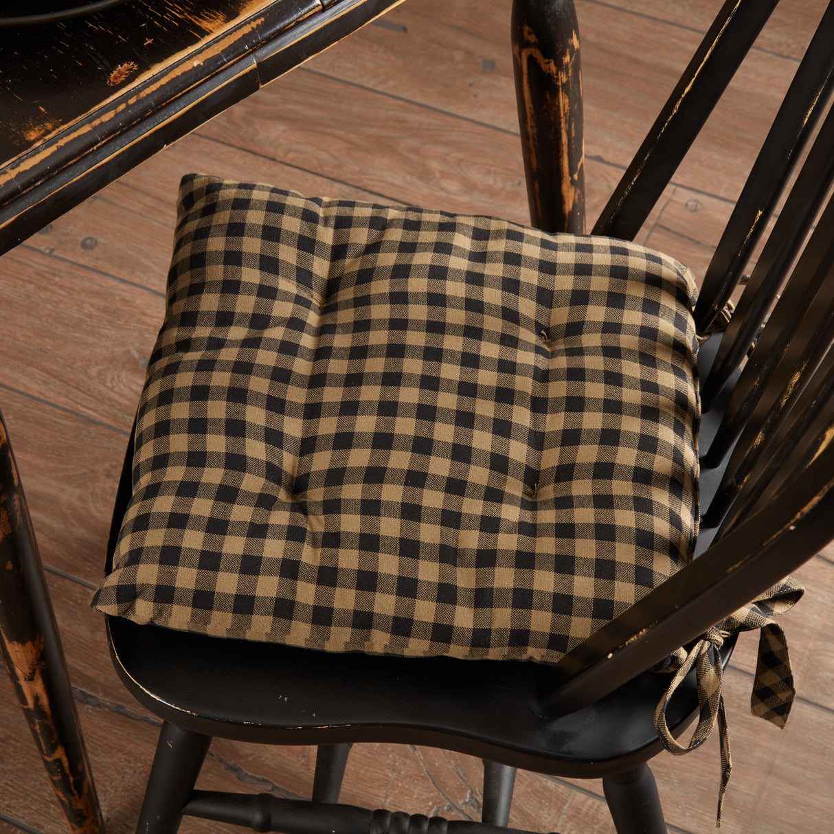 Black Check 15 Inch Chair Pad
