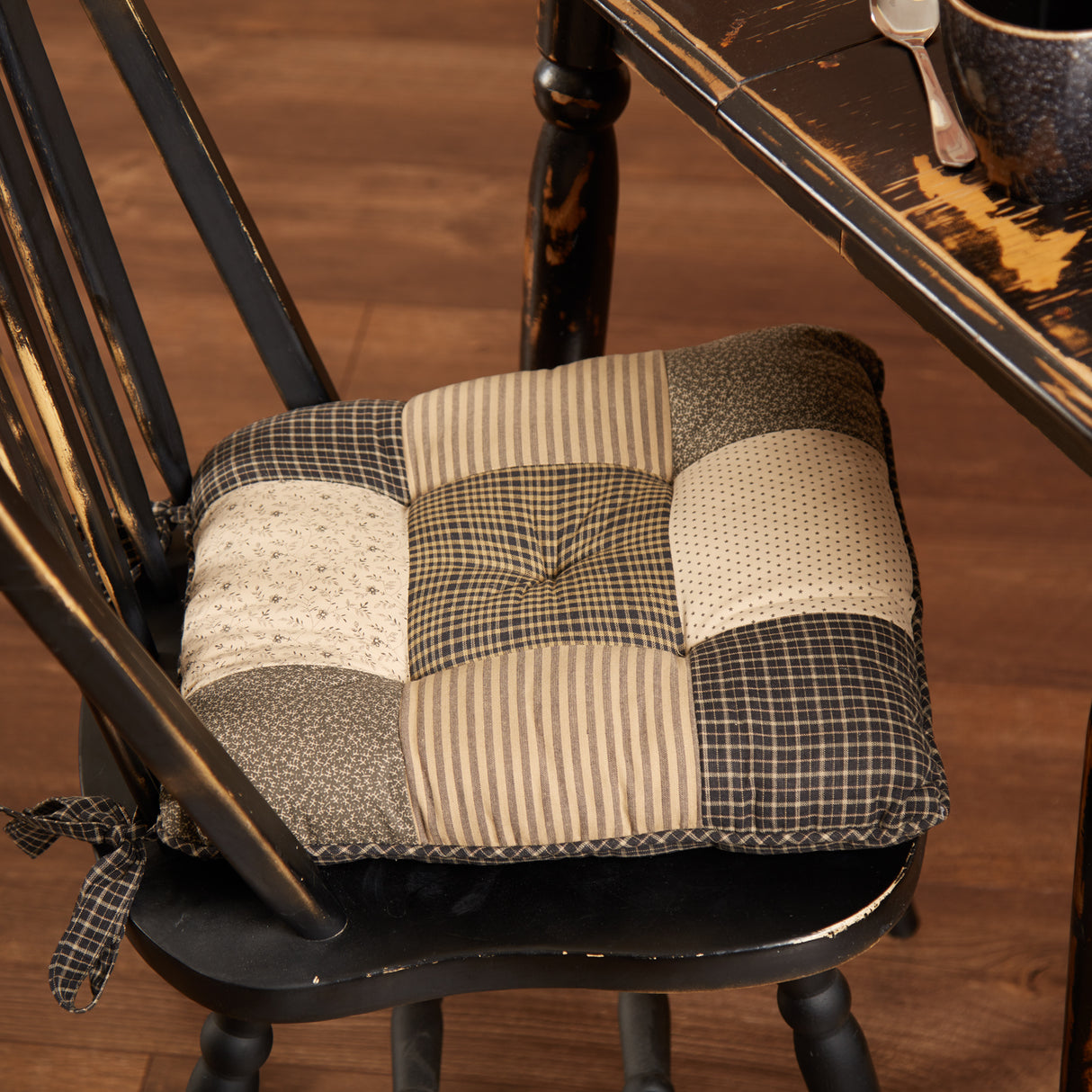 Kettle Grove 14 Inch Patchwork Chair Pad