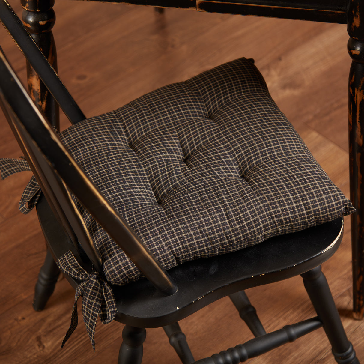 Kettle Grove 14 Inch Plaid Chair Pad