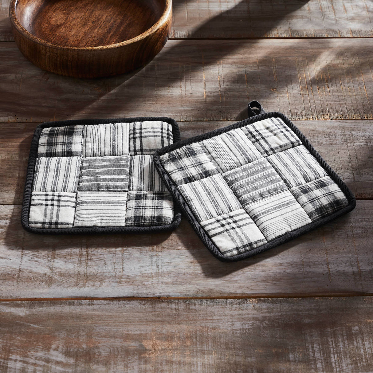 Sawyer Mill Black Pot Holder Set of 2 8x8