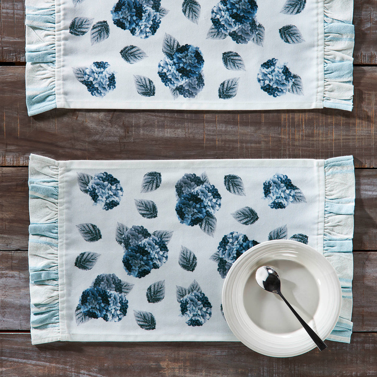 Finders Keepers Hydrangea Ruffled Placemat Set of 2 13x19