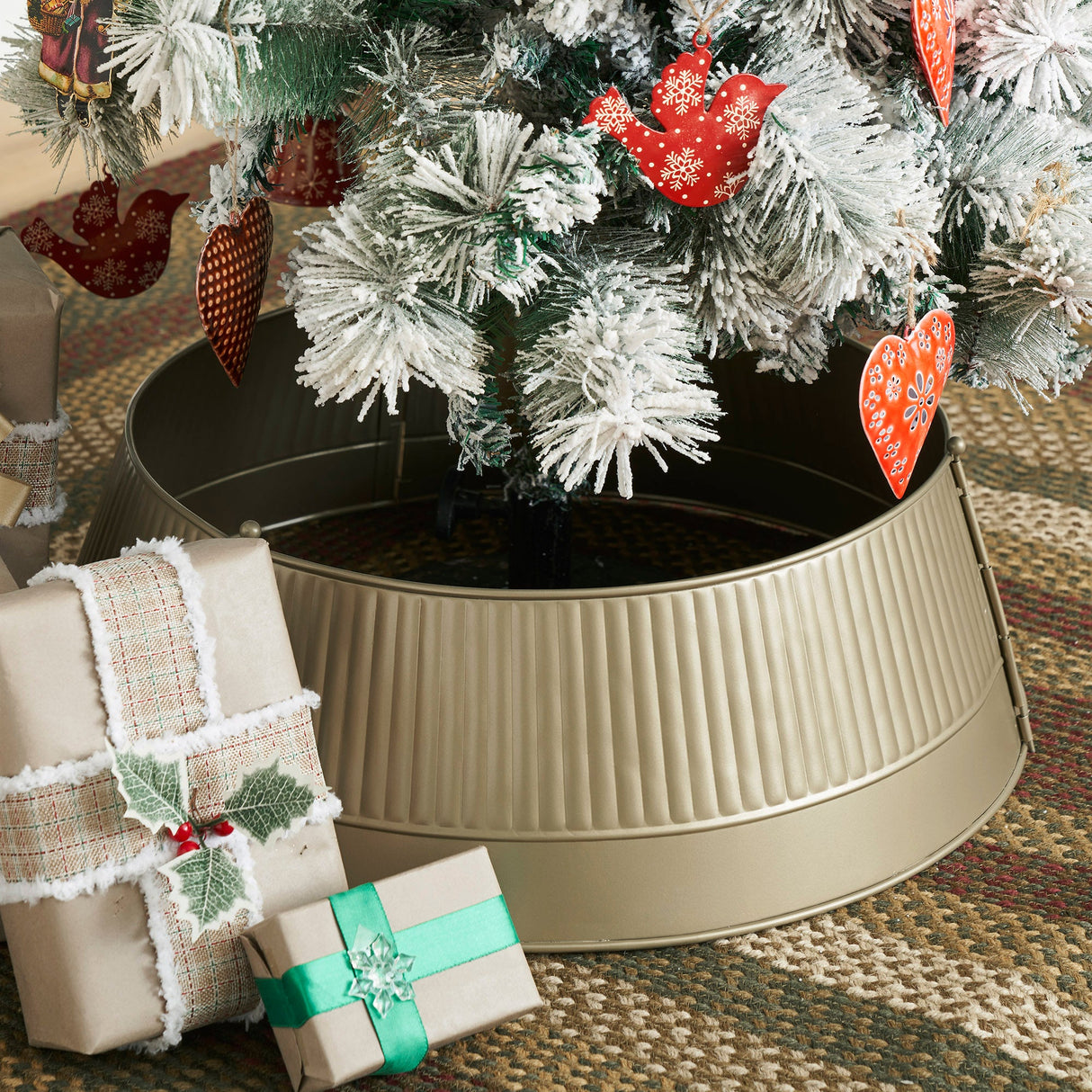 Ribbed Metal Tree Collar 7.5x24x24