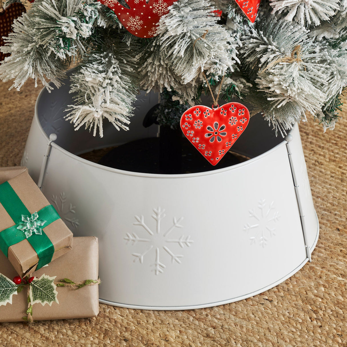 Stamped Snowflake Metal Tree Collar 8x20x20