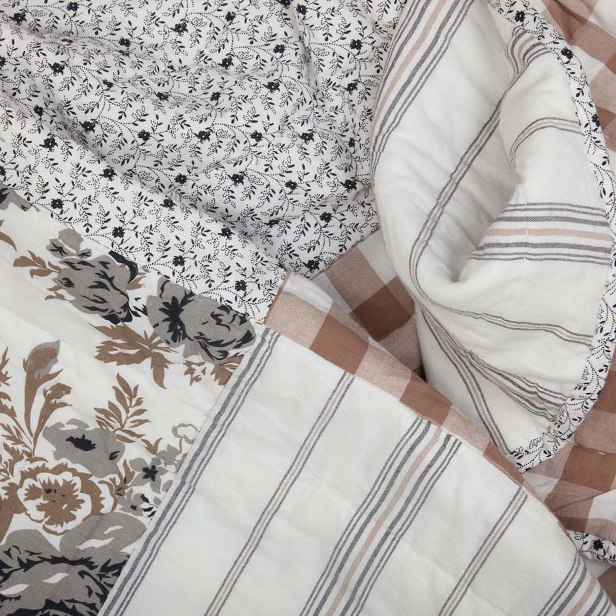 Annie Floral 3 Piece Quilt Set