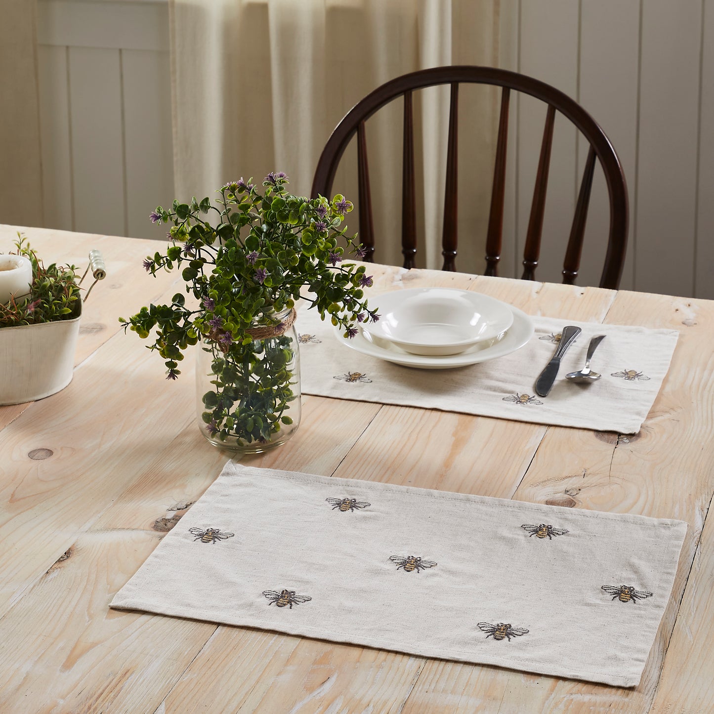 81268-Embroidered-Bee-Placemat-Set-of-6-12x18-image-4