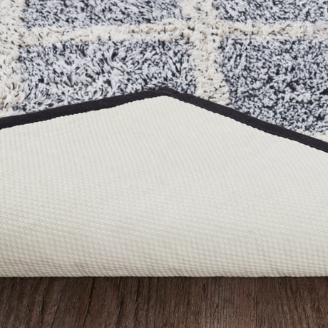 80520-Frayed-Lattice-Creme-Black-Bathmat-27x48-image-7