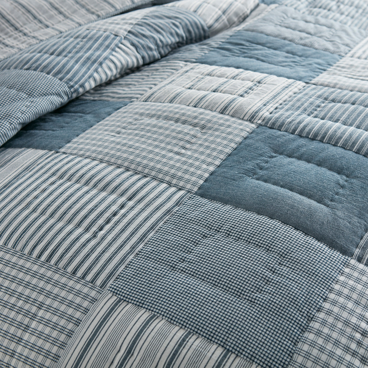 51896-Sawyer-Mill-Blue-Queen-Quilt-90Wx90L-image-8