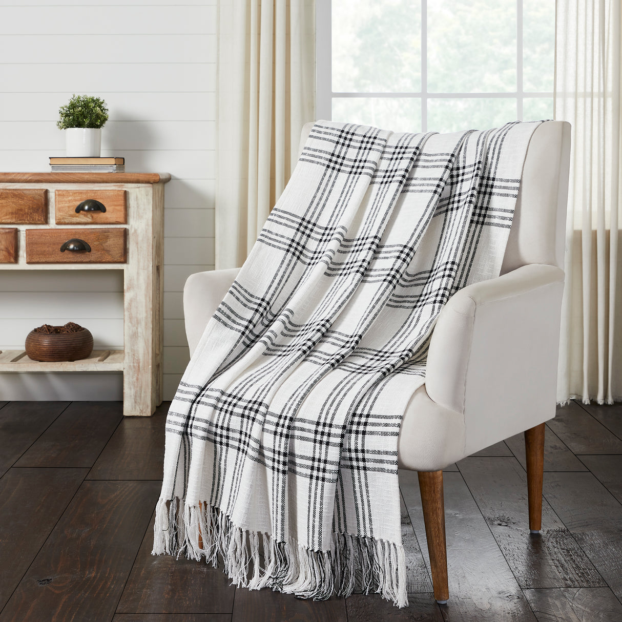 80293-Black-Plaid-Woven-Throw-60x50-image-4