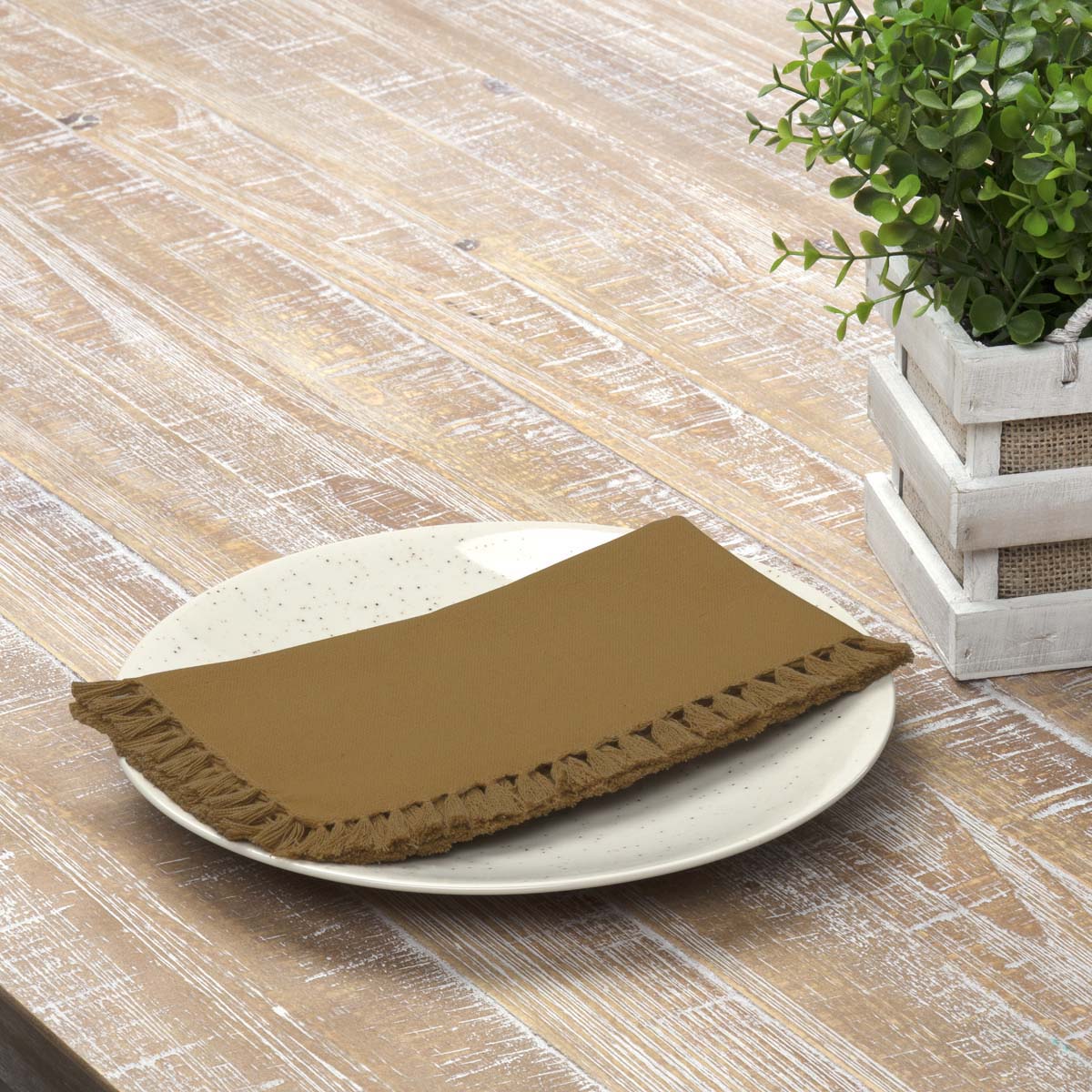 38567-Cassidy-Gold-Napkin-Set-of-6-18x18-image-1